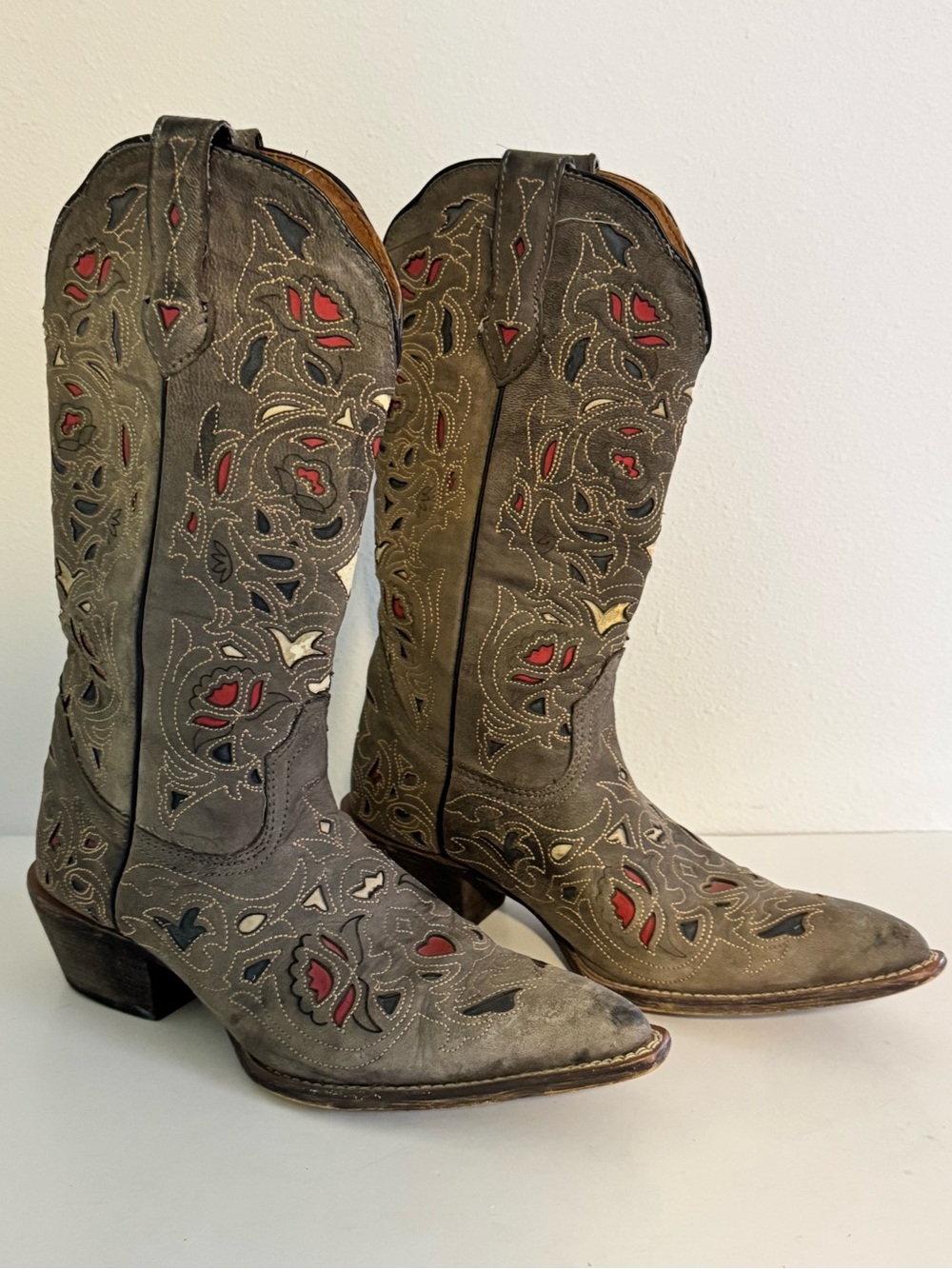 Laredo Emmylou 2107 Goat Grey Floral Laser-Cut Cowboy Boots Women’s 6.5M
